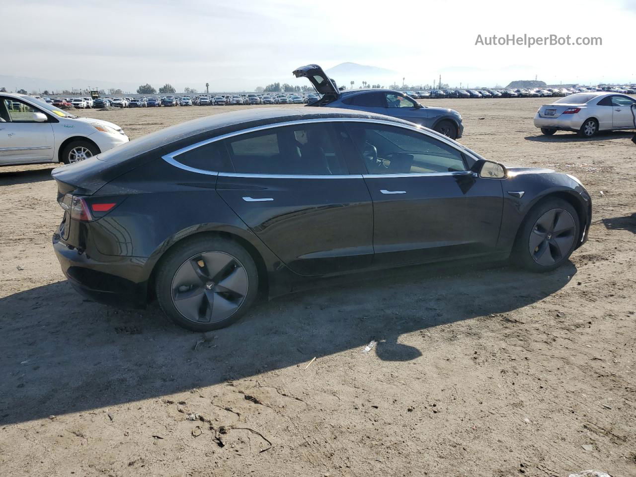 2019 Tesla Model 3  Черный vin: 5YJ3E1EA5KF198763