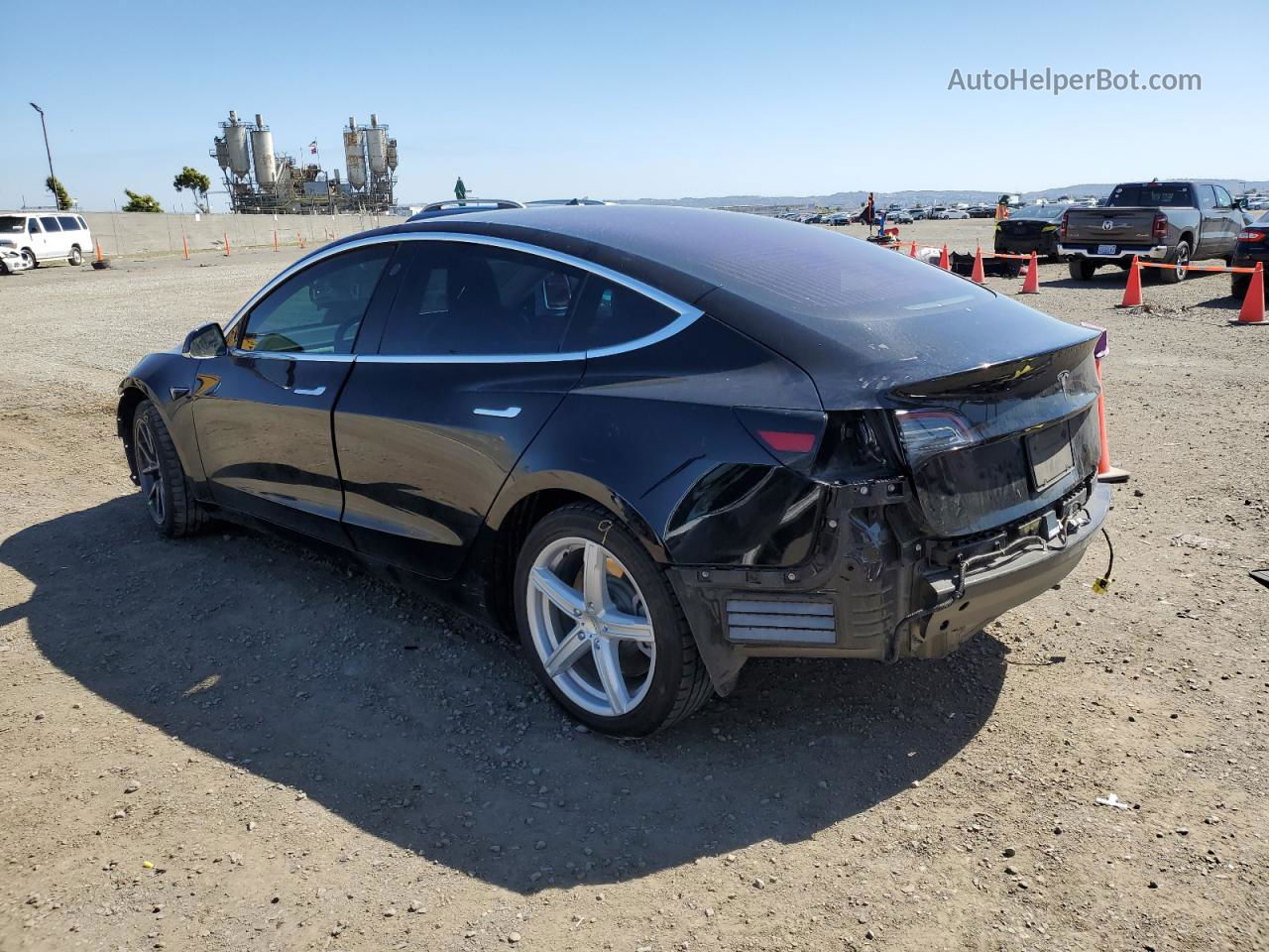 2019 Tesla Model 3  Черный vin: 5YJ3E1EA5KF305679