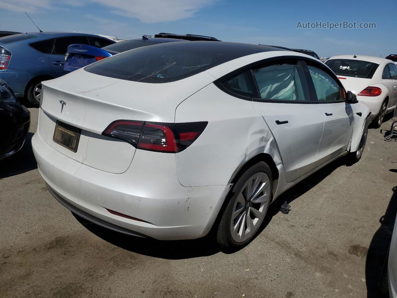 2022 Tesla Model 3  White vin: 5YJ3E1EA5NF374845