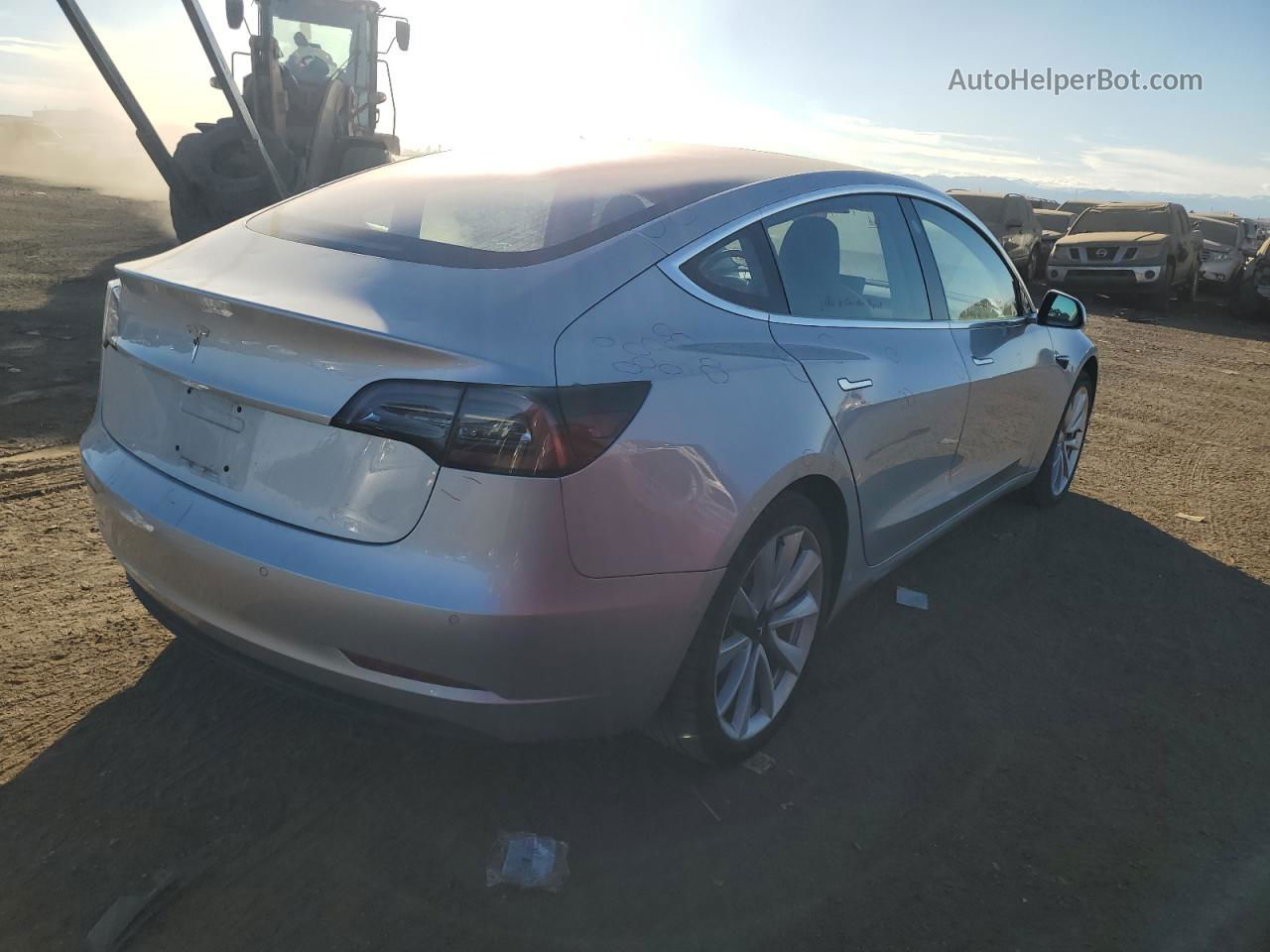 2018 Tesla Model 3  Серебряный vin: 5YJ3E1EA6JF015336