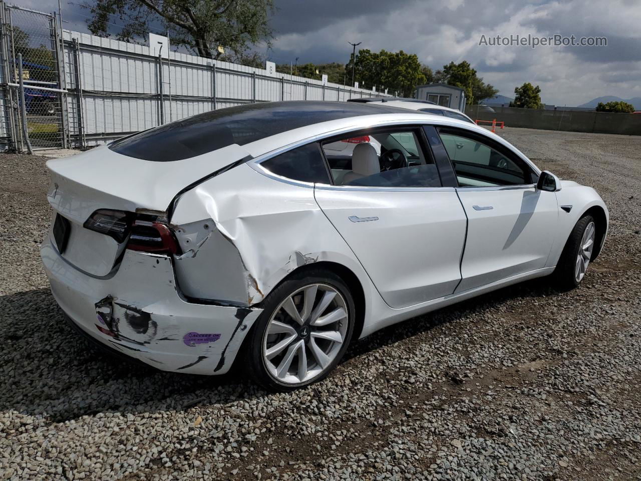 2019 Tesla Model 3  Белый vin: 5YJ3E1EA6KF407654