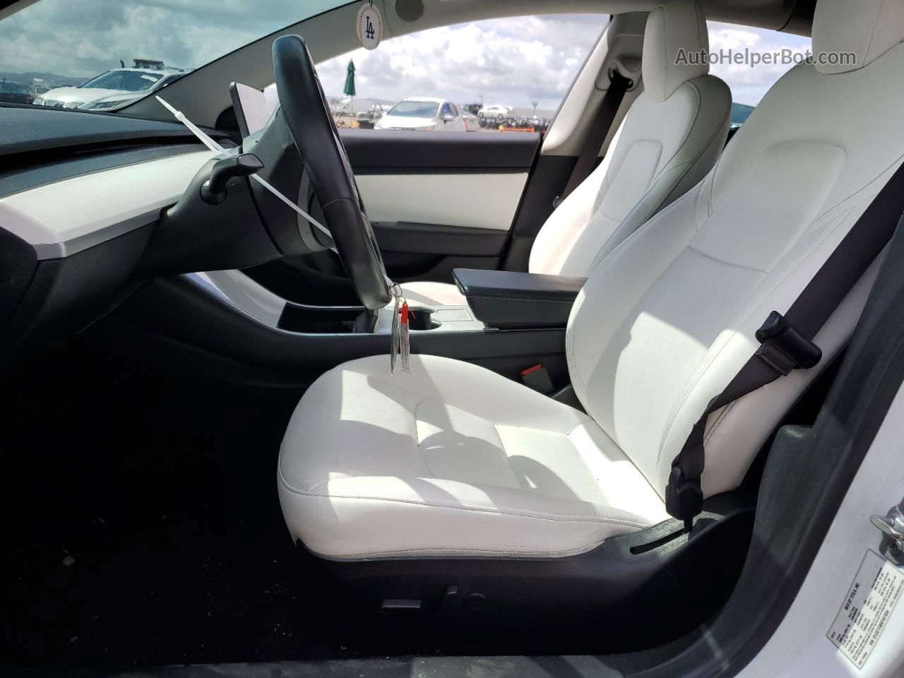 2019 Tesla Model 3  White vin: 5YJ3E1EA6KF407654