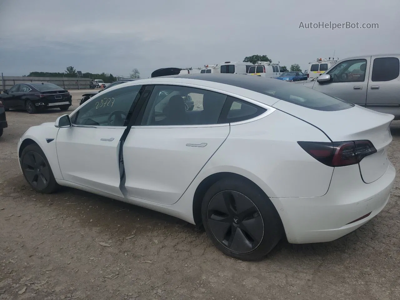 2018 Tesla Model 3 Белый vin: 5YJ3E1EA7JF060446