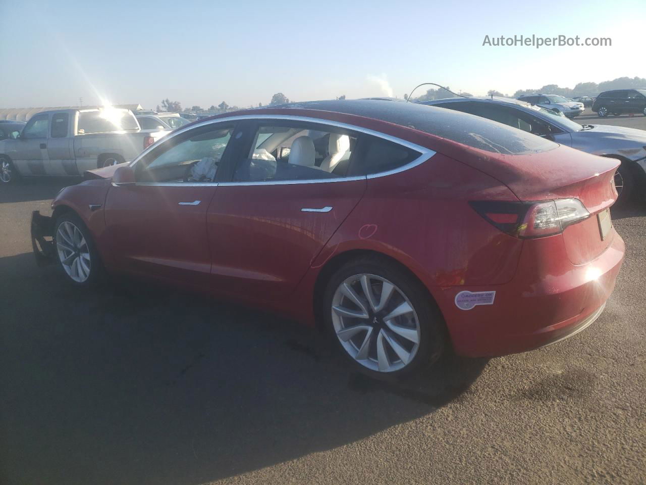 2019 Tesla Model 3  Red vin: 5YJ3E1EA7KF445233