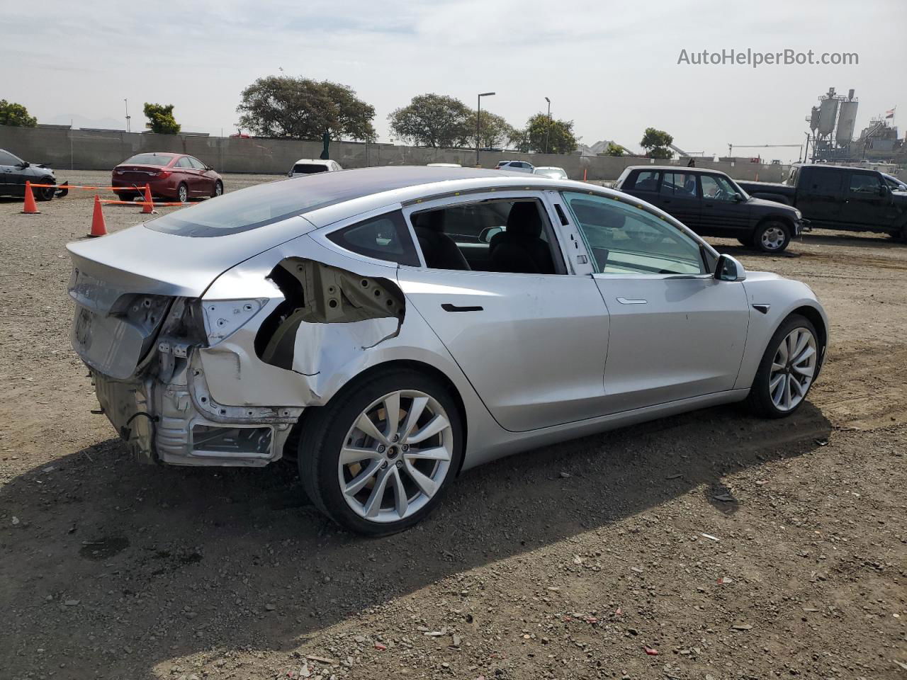 2018 Tesla Model 3  Серебряный vin: 5YJ3E1EA8JF012146