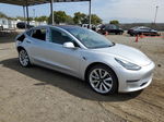 2018 Tesla Model 3  Серебряный vin: 5YJ3E1EA8JF012146