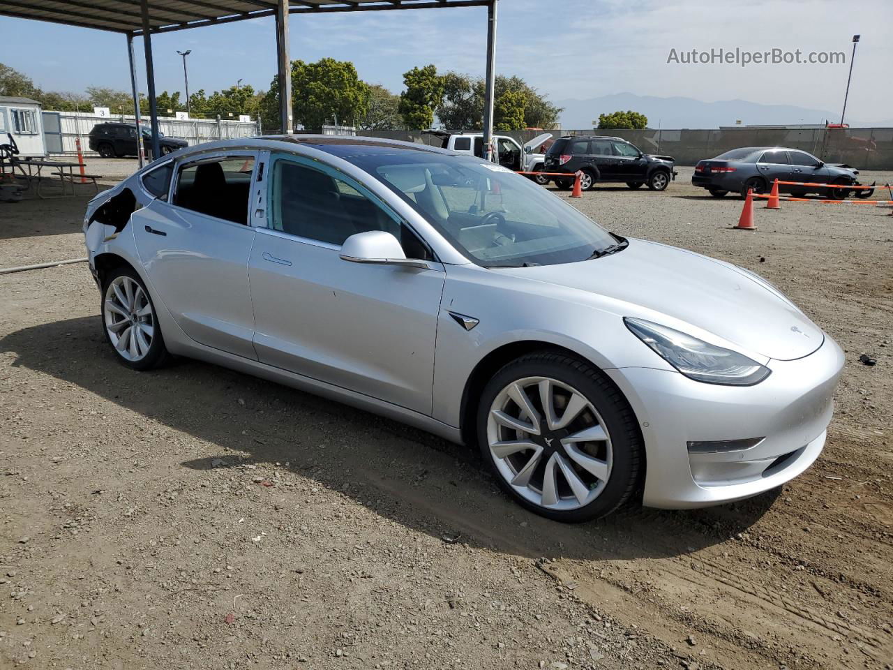 2018 Tesla Model 3  Серебряный vin: 5YJ3E1EA8JF012146