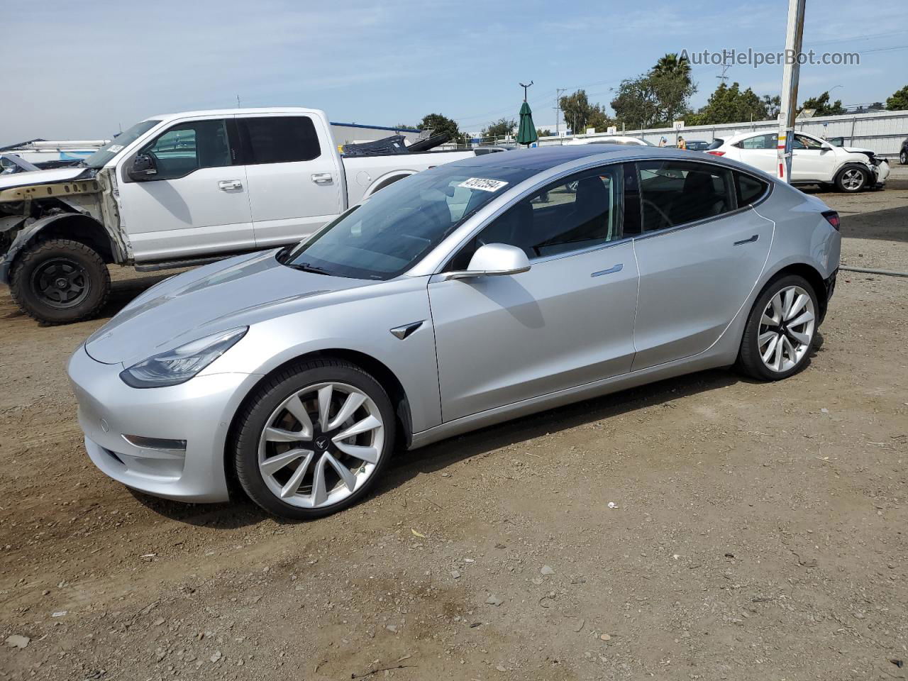 2018 Tesla Model 3  Серебряный vin: 5YJ3E1EA8JF012146