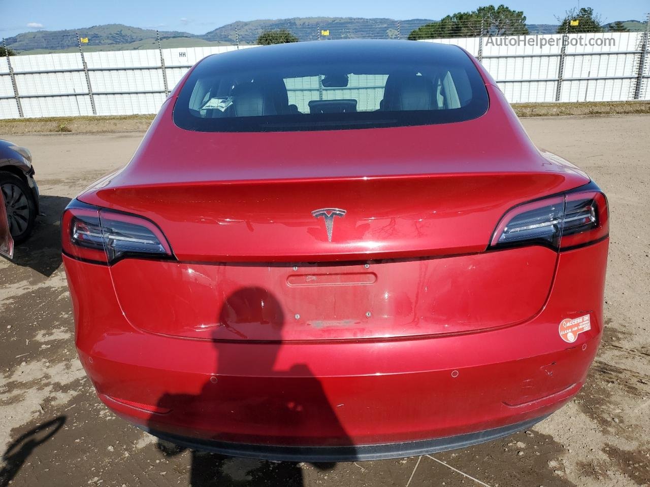 2018 Tesla Model 3  Red vin: 5YJ3E1EA8JF058107