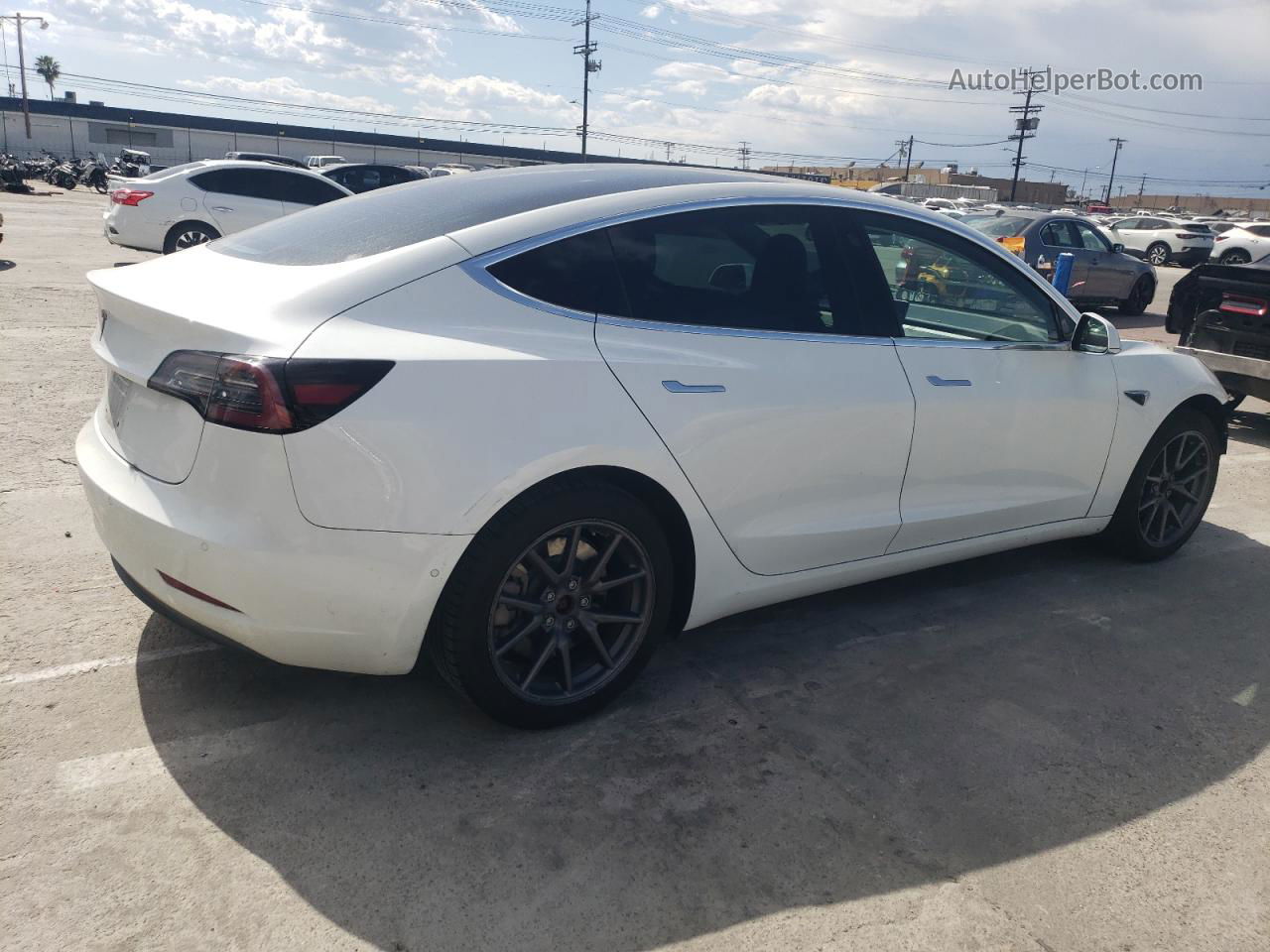 2018 Tesla Model 3  White vin: 5YJ3E1EA8JF076056