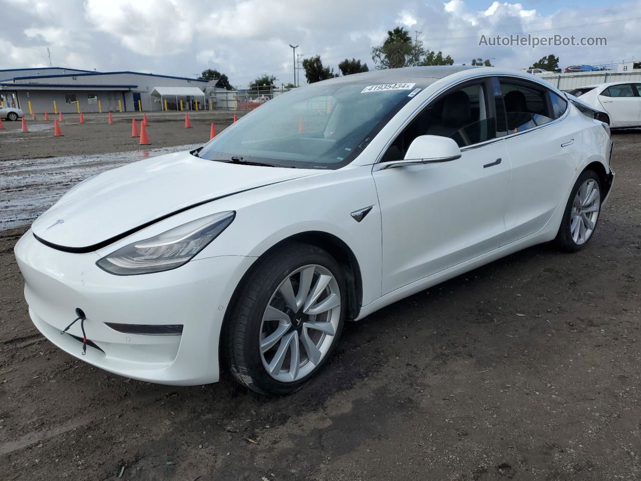 2019 Tesla Model 3  White vin: 5YJ3E1EA8KF476748