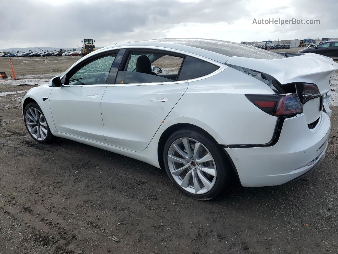 2019 Tesla Model 3  White vin: 5YJ3E1EA8KF476748