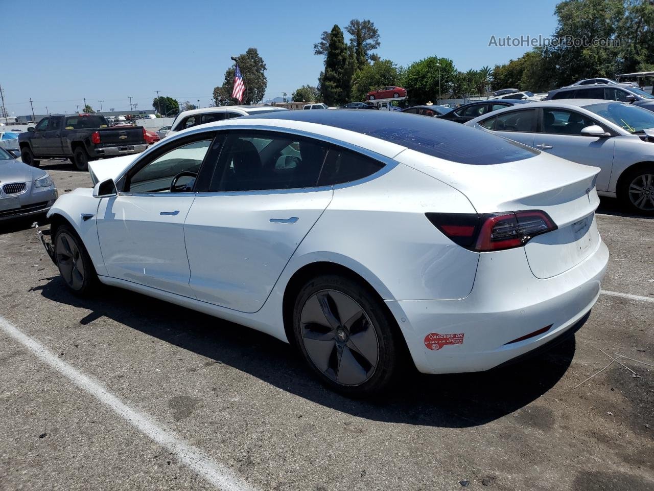 2018 Tesla Model 3  Белый vin: 5YJ3E1EA9JF007568