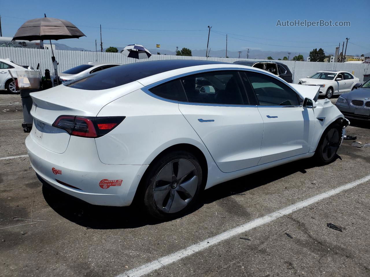 2018 Tesla Model 3  White vin: 5YJ3E1EA9JF007568