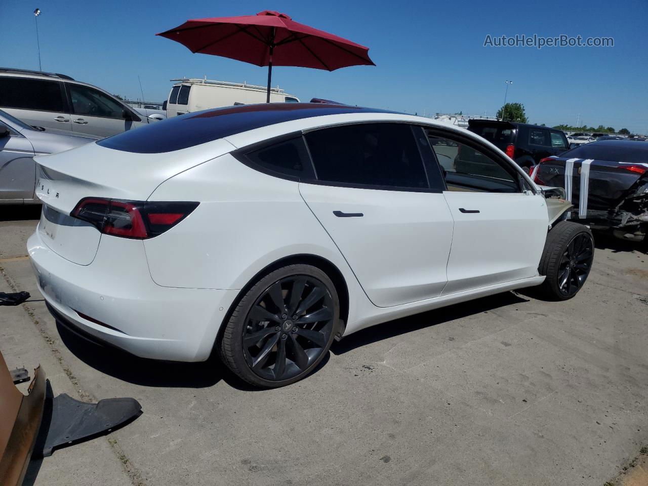 2018 Tesla Model 3  Белый vin: 5YJ3E1EA9JF023186