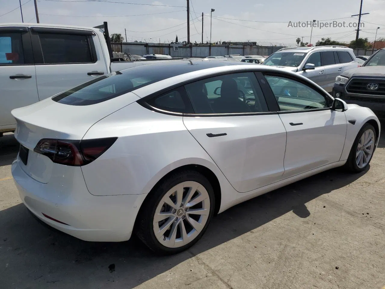 2022 Tesla Model 3  Белый vin: 5YJ3E1EA9NF360642