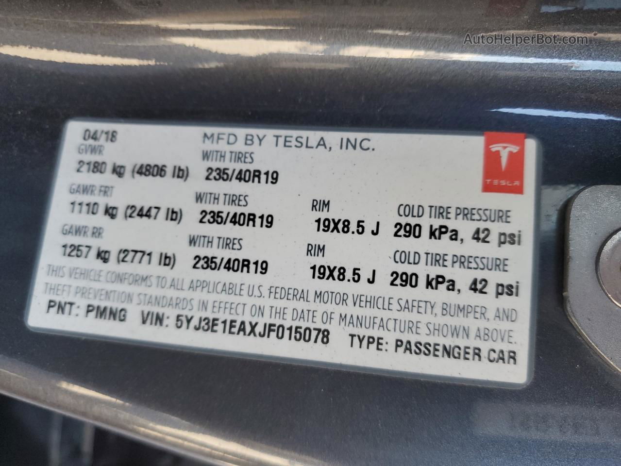 2018 Tesla Model 3  Серебряный vin: 5YJ3E1EAXJF015078