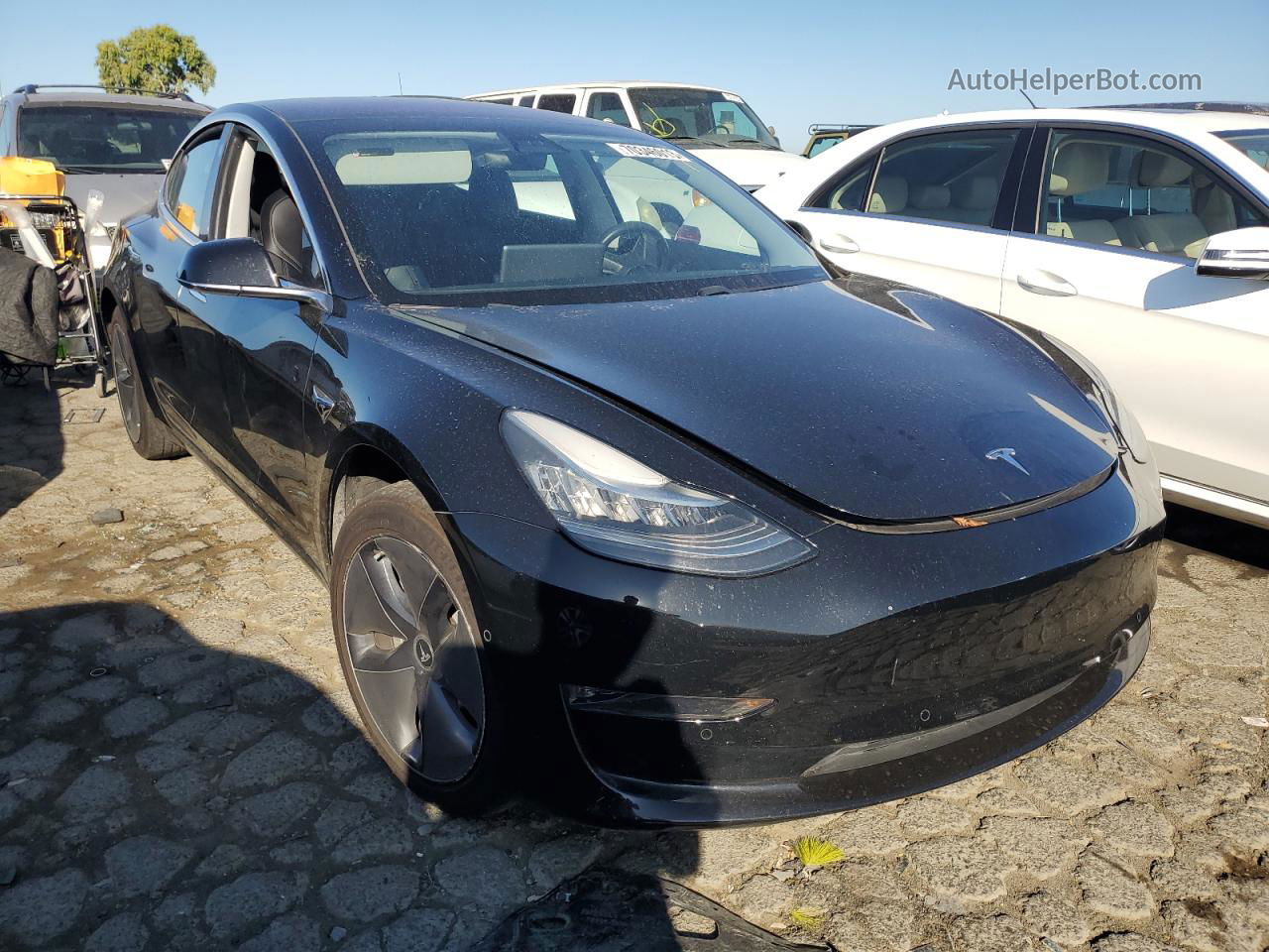 2018 Tesla Model 3  Черный vin: 5YJ3E1EAXJF016148