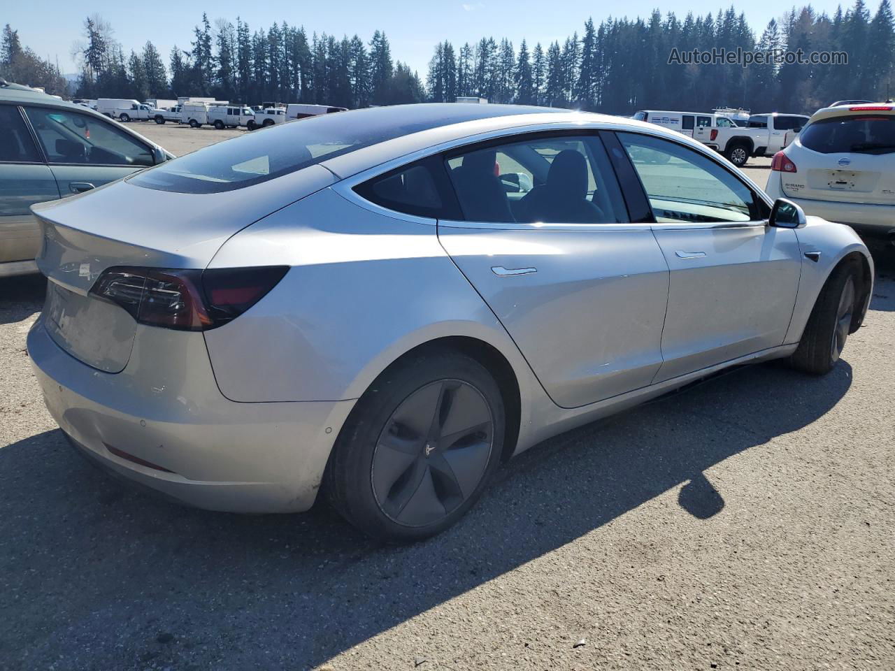 2018 Tesla Model 3  Серебряный vin: 5YJ3E1EAXJF041857