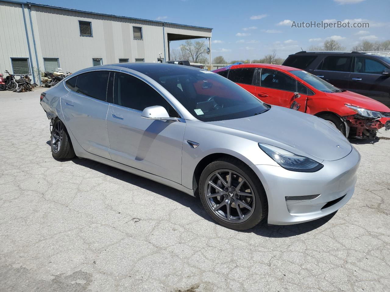 2018 Tesla Model 3  Серебряный vin: 5YJ3E1EAXJF095370