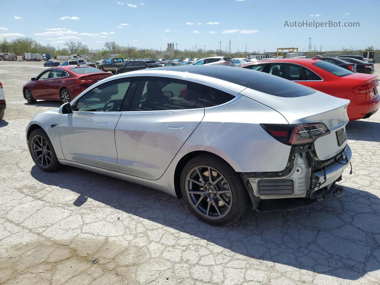 2018 Tesla Model 3  Серебряный vin: 5YJ3E1EAXJF095370