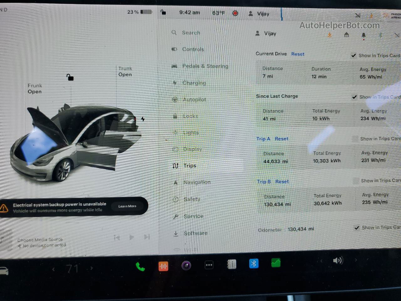 2018 Tesla Model 3  Серебряный vin: 5YJ3E1EAXJF098463