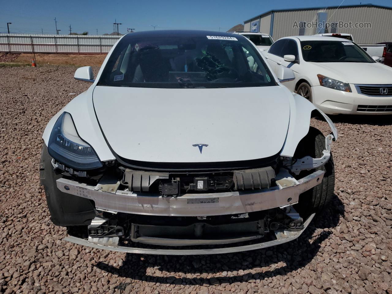 2018 Tesla Model 3  Белый vin: 5YJ3E1EAXJF126455