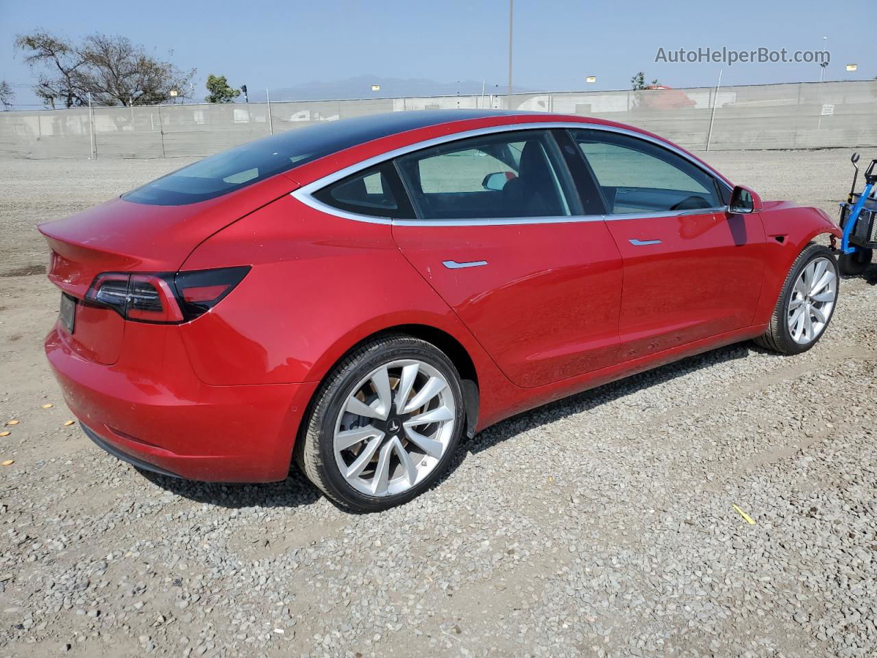 2019 Tesla Model 3  Красный vin: 5YJ3E1EAXKF190710