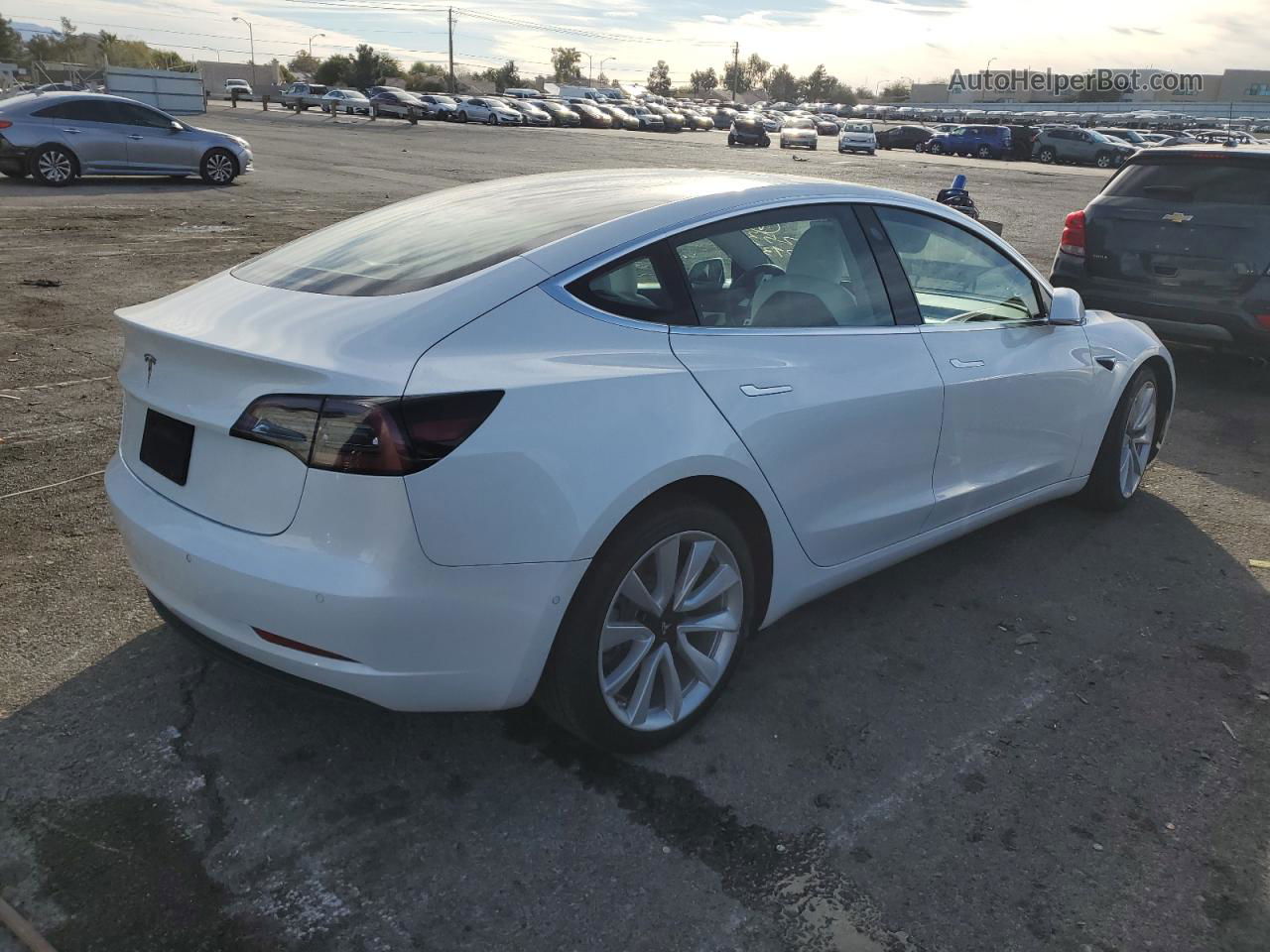 2019 Tesla Model 3  White vin: 5YJ3E1EAXKF417930