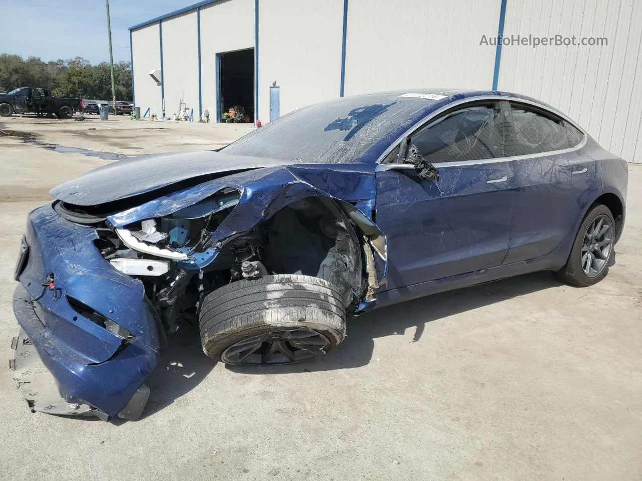 2019 Tesla Model 3  Синий vin: 5YJ3E1EAXKF424943