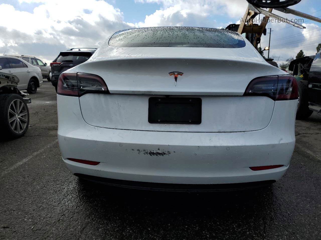 2019 Tesla Model 3  Белый vin: 5YJ3E1EAXKF436400