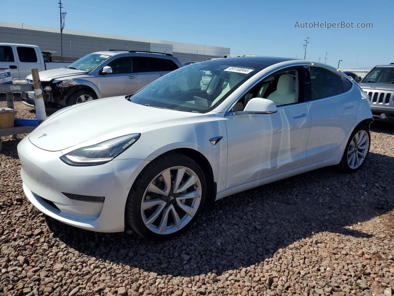 2019 Tesla Model 3  White vin: 5YJ3E1EB0KF469561