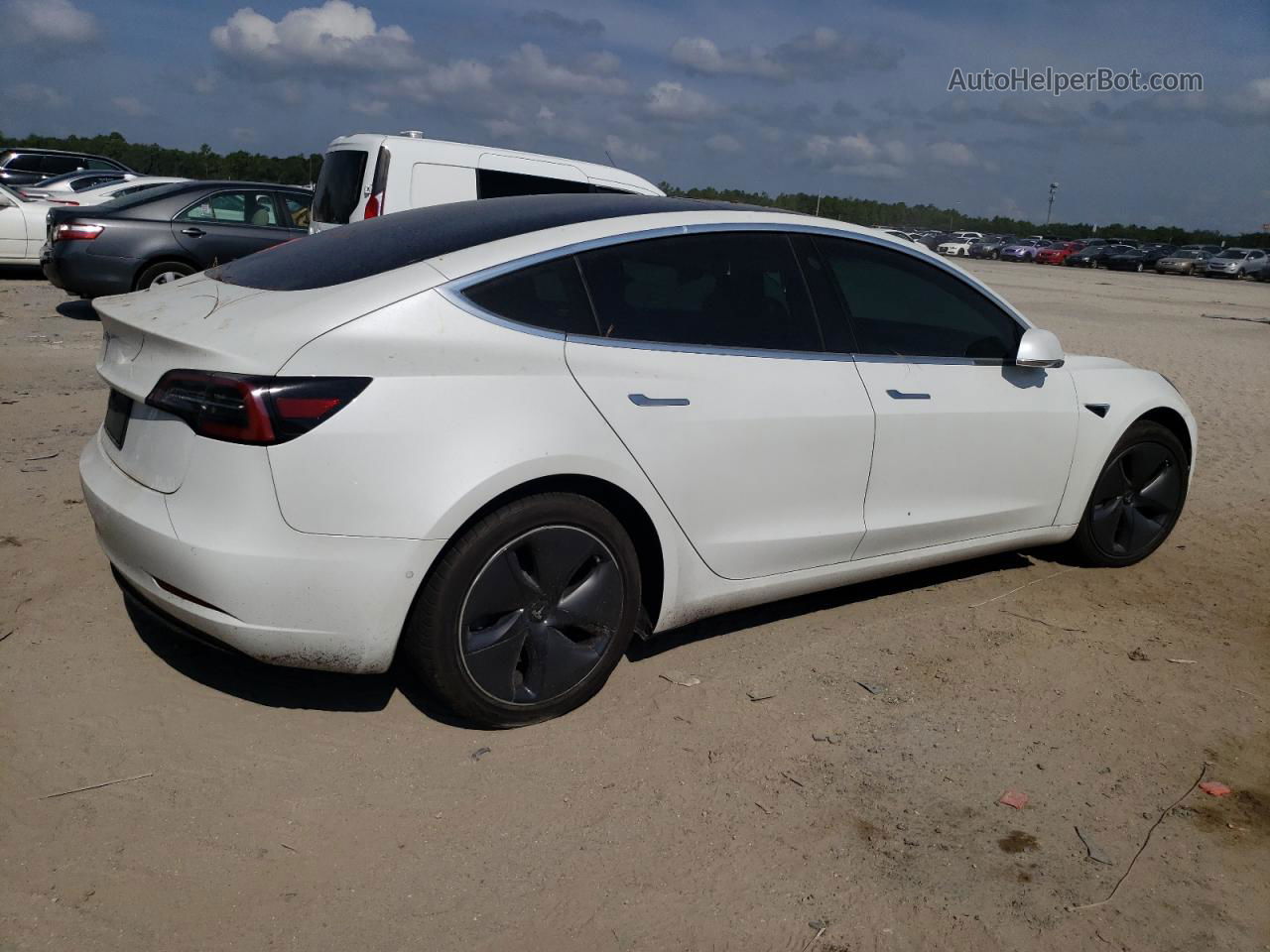 2019 Tesla Model 3  White vin: 5YJ3E1EB0KF493424