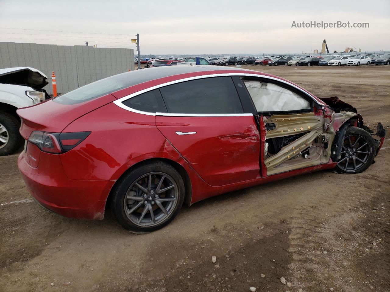 2020 Tesla Model 3  Красный vin: 5YJ3E1EB0LF668207