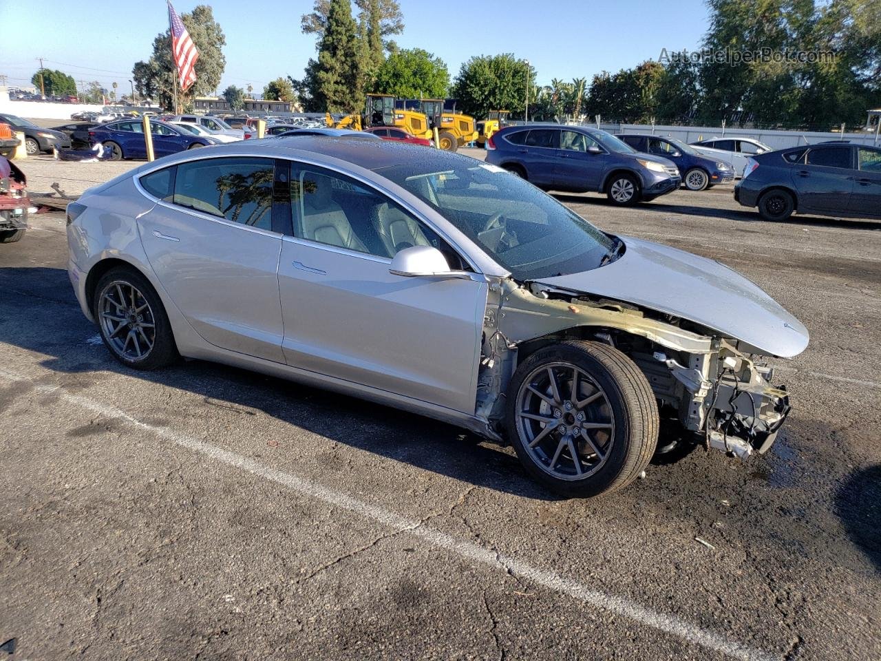 2018 Tesla Model 3  Серебряный vin: 5YJ3E1EB1JF091104