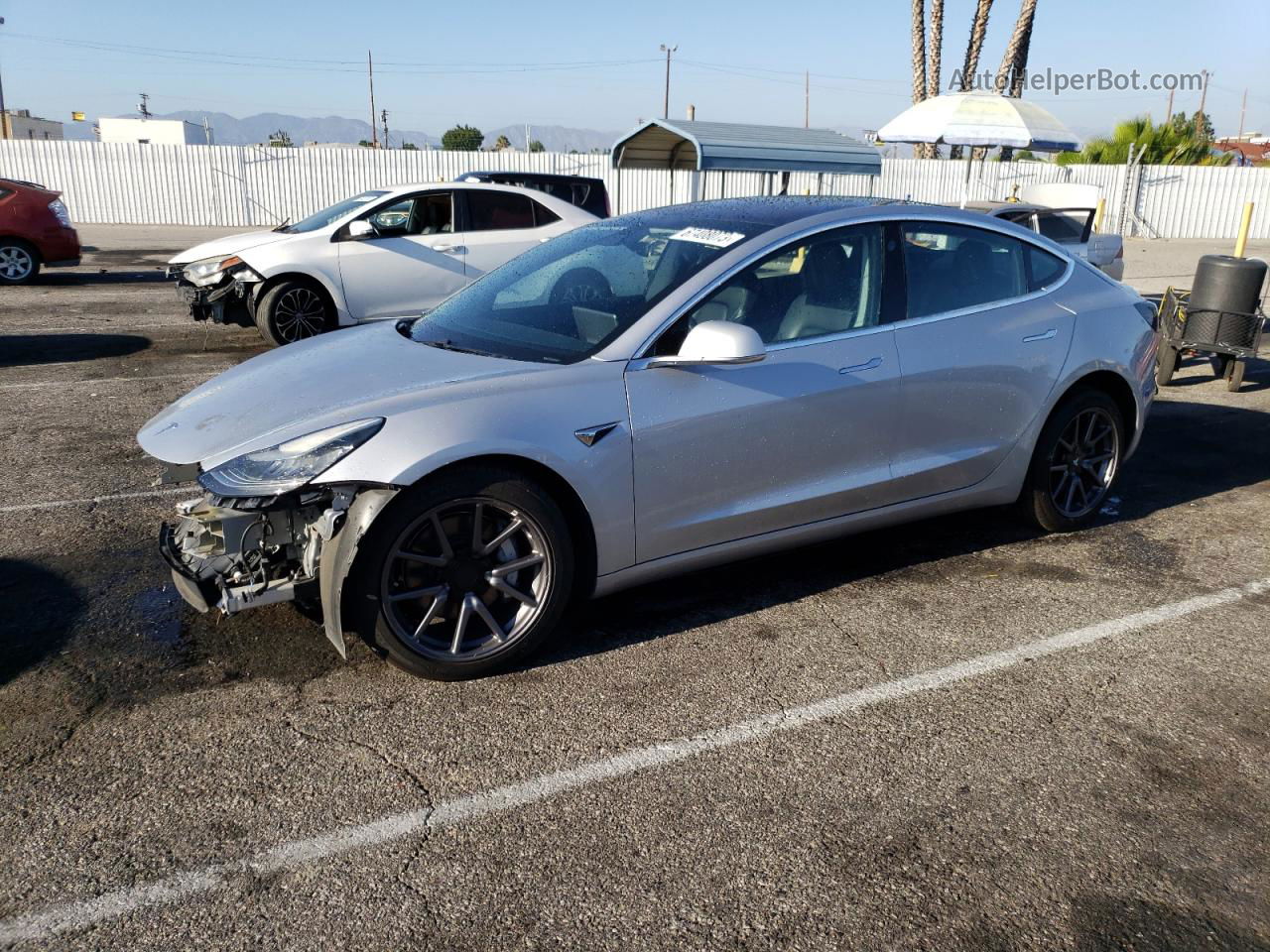 2018 Tesla Model 3  Серебряный vin: 5YJ3E1EB1JF091104