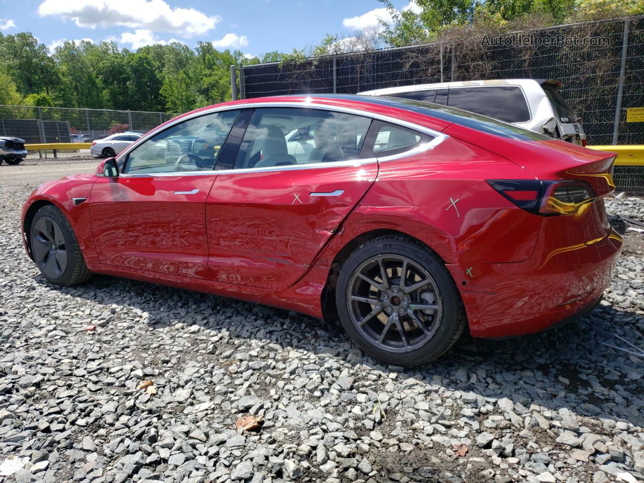 2018 Tesla Model 3  Red vin: 5YJ3E1EB1JF096352