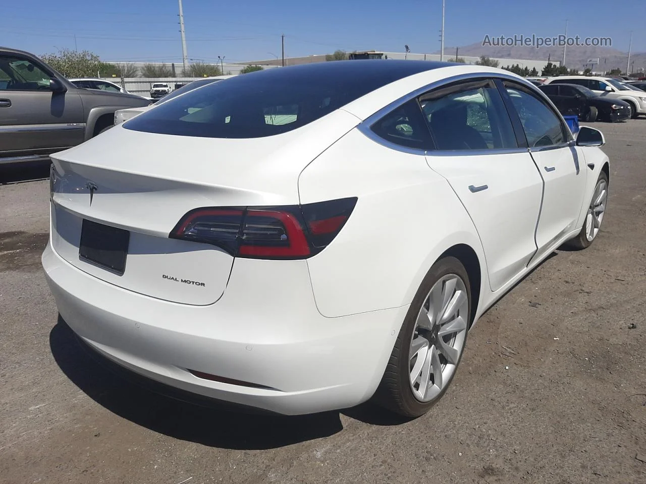 2019 Tesla Model 3  Белый vin: 5YJ3E1EB1KF365113