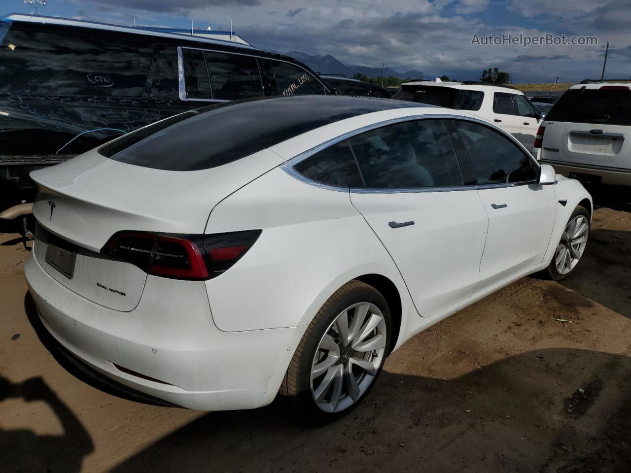 2019 Tesla Model 3  Белый vin: 5YJ3E1EB1KF454678