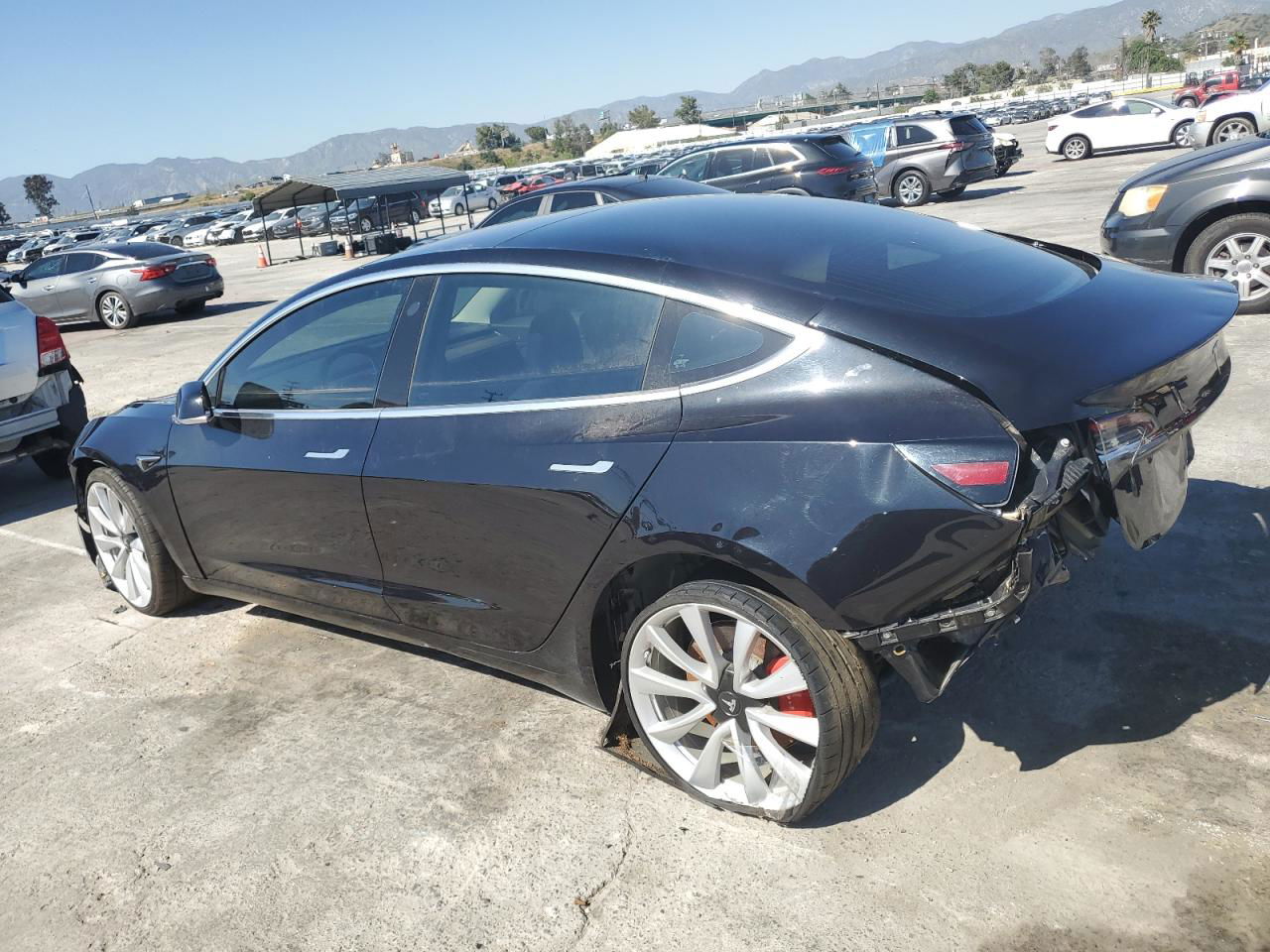 2018 Tesla Model 3 Черный vin: 5YJ3E1EB2JF082637