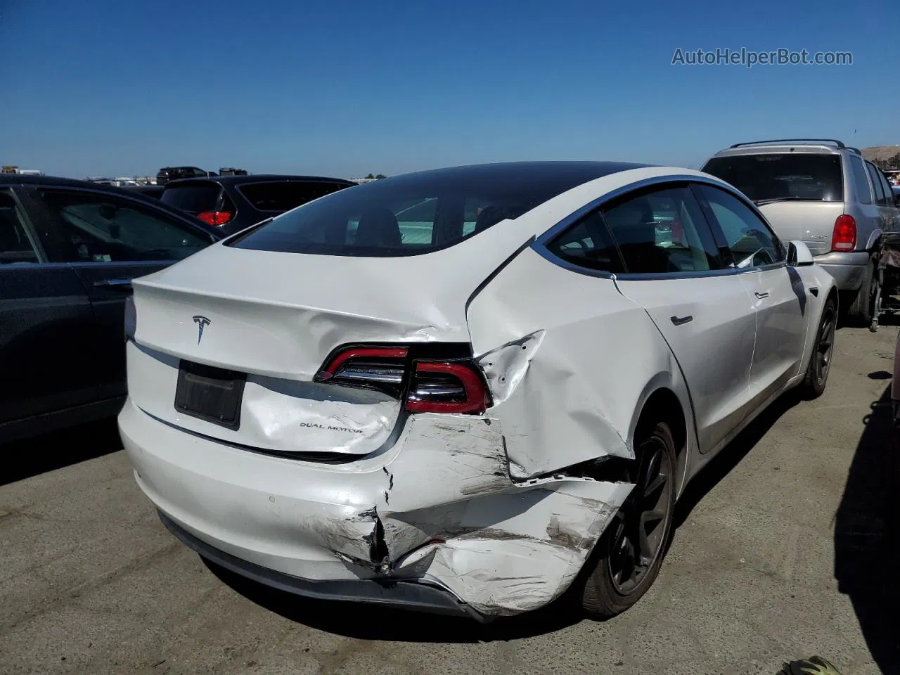 2019 Tesla Model 3  White vin: 5YJ3E1EB2KF433483