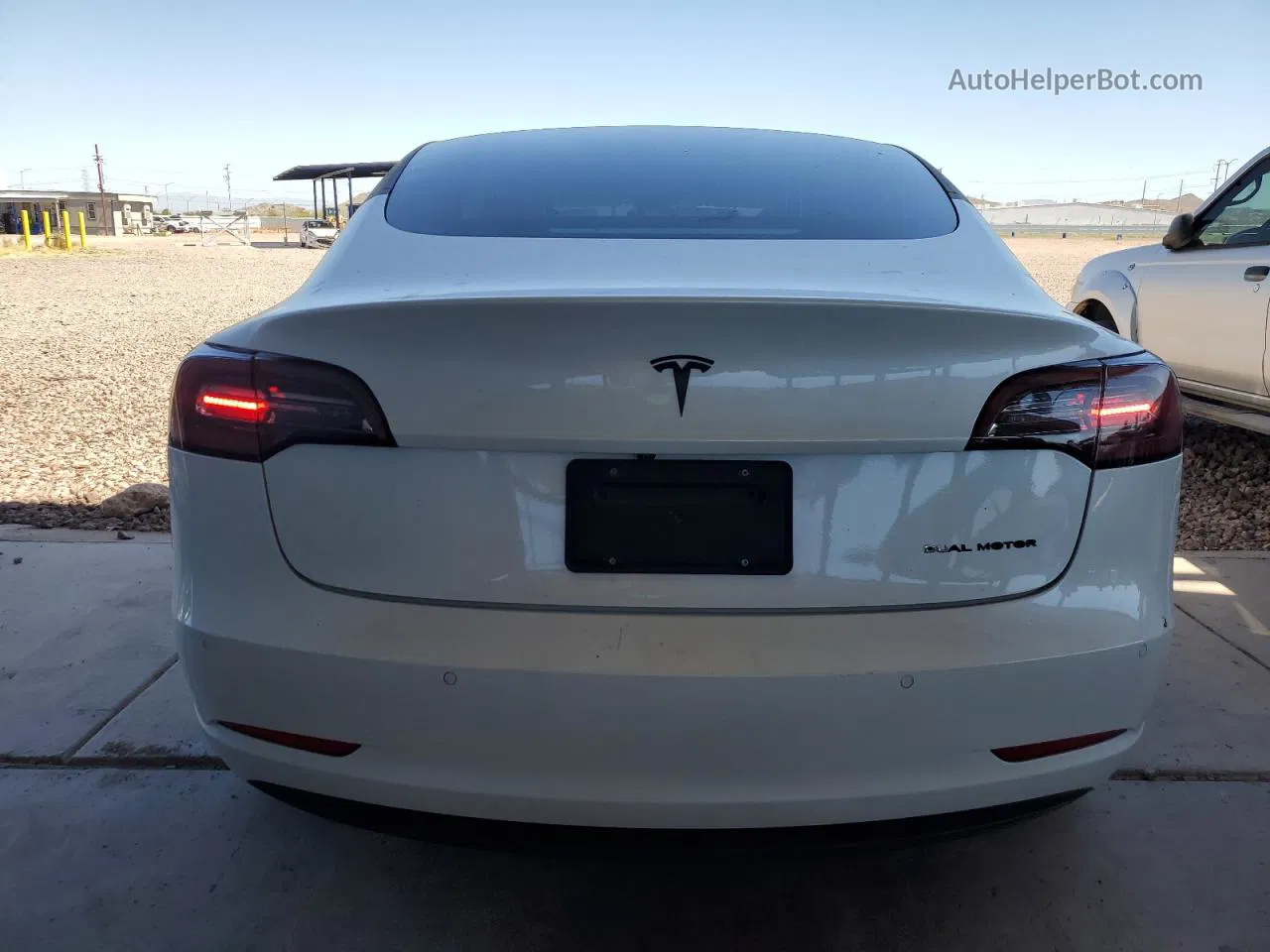 2019 Tesla Model 3  Белый vin: 5YJ3E1EB2KF494719