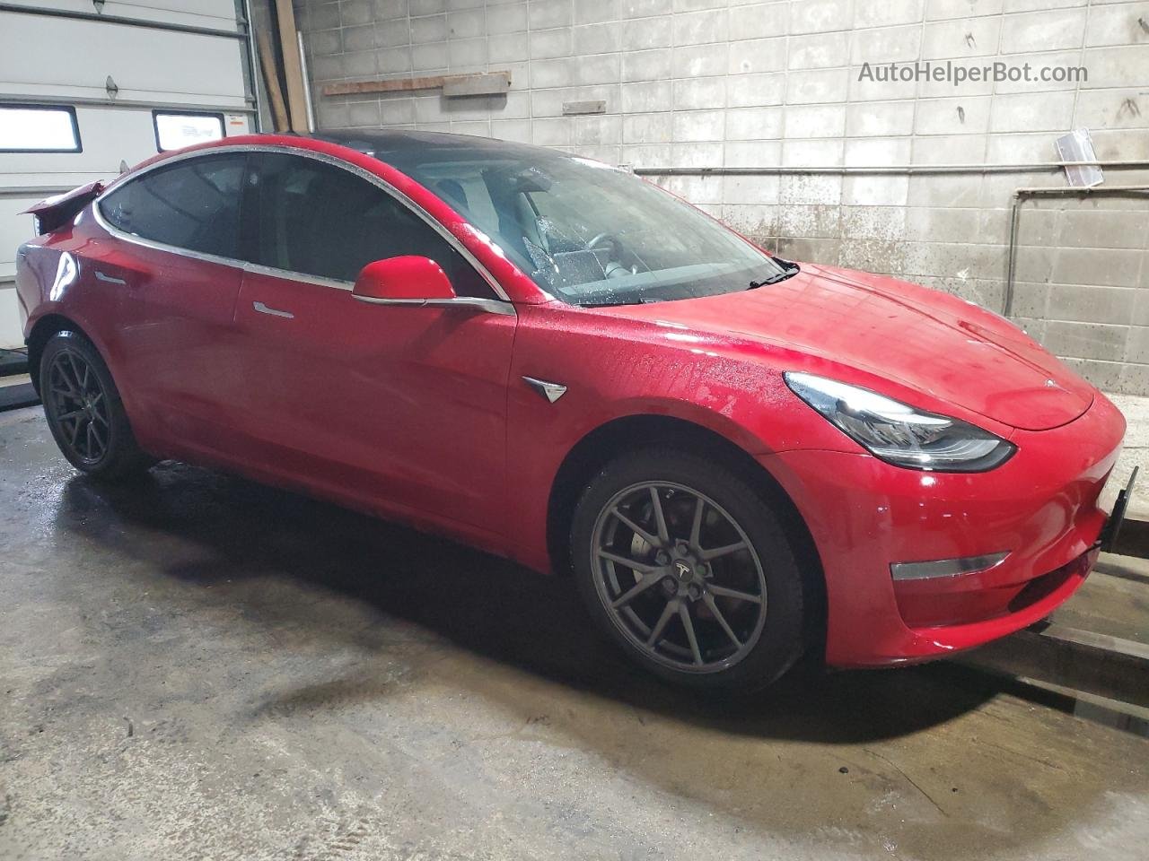 2018 Tesla Model 3  Красный vin: 5YJ3E1EB3JF069542