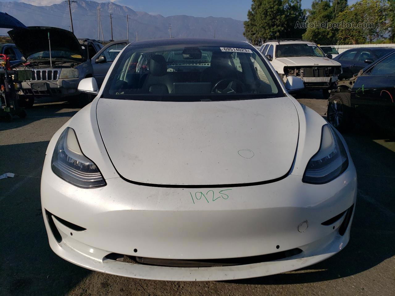 2018 Tesla Model 3  Белый vin: 5YJ3E1EB3JF088950