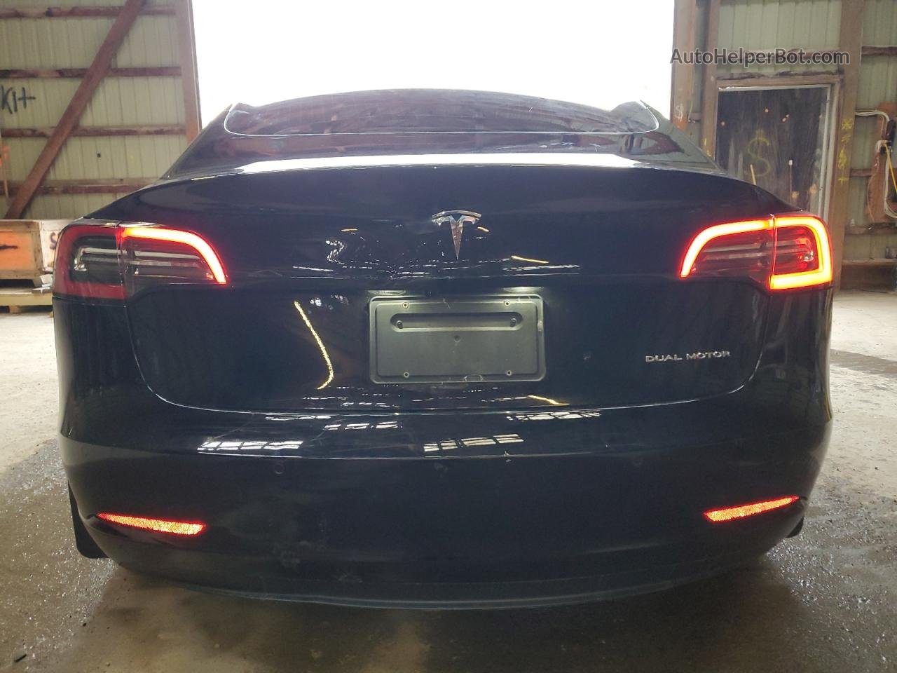 2019 Tesla Model 3  Черный vin: 5YJ3E1EB3KF251002