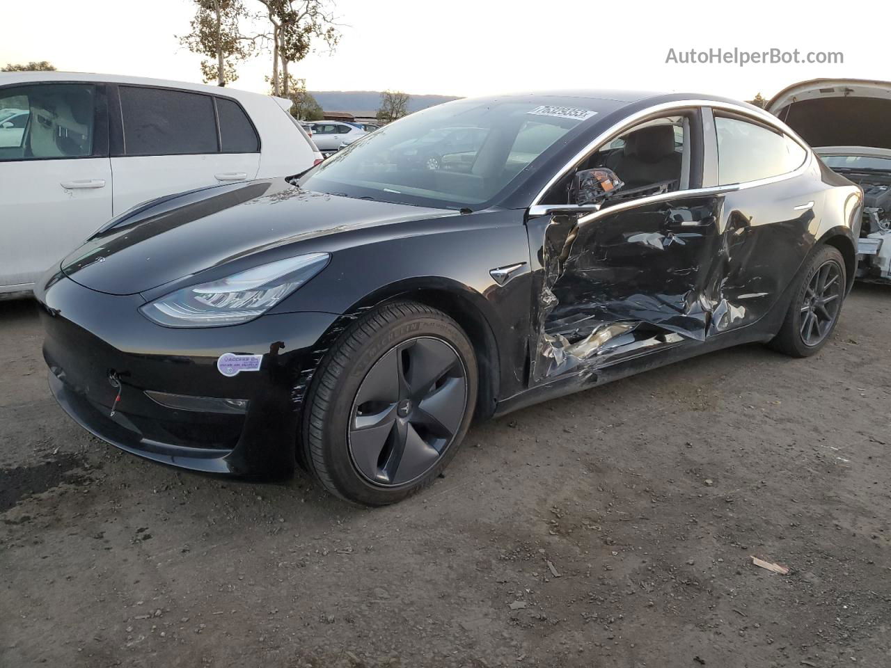 2019 Tesla Model 3  Черный vin: 5YJ3E1EB4KF208904