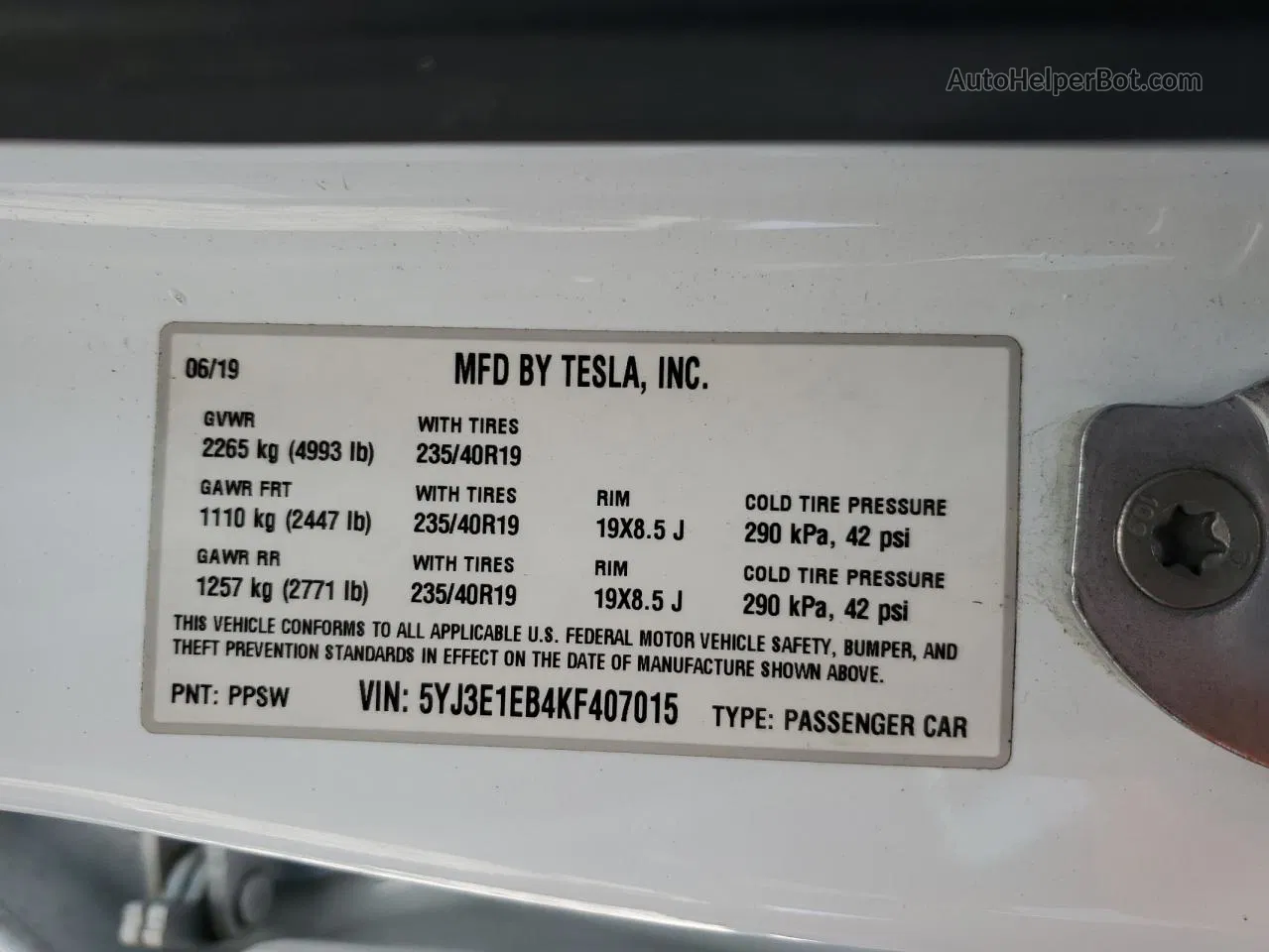 2019 Tesla Model 3  Белый vin: 5YJ3E1EB4KF407015