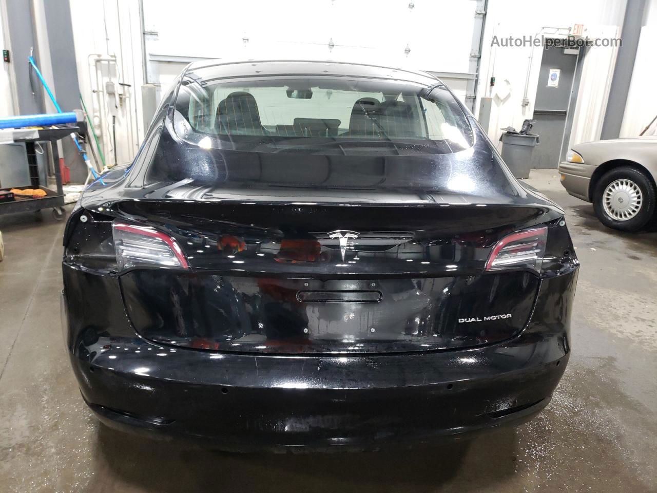 2018 Tesla Model 3  Черный vin: 5YJ3E1EB5JF144189