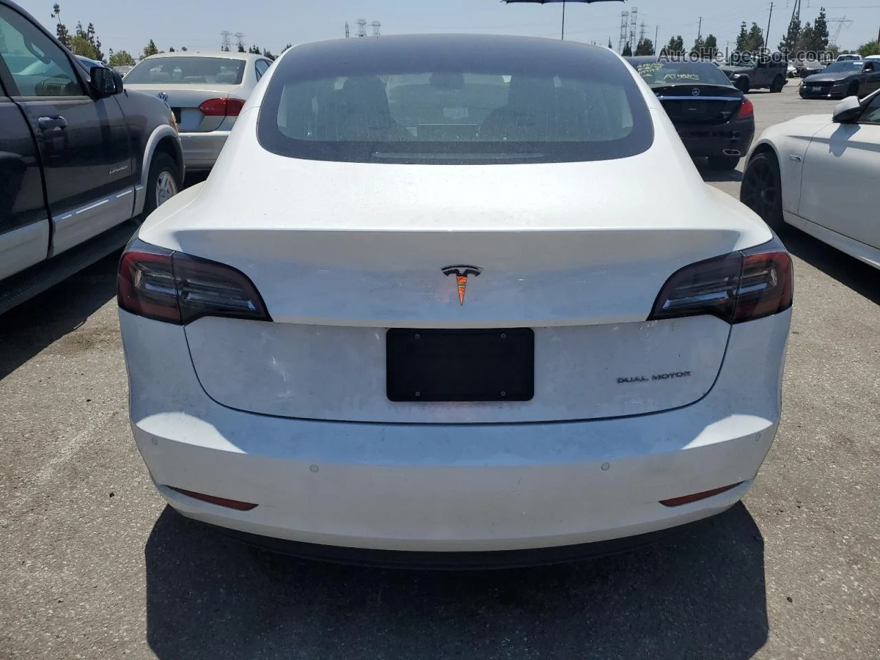 2019 Tesla Model 3  White vin: 5YJ3E1EB5KF191479