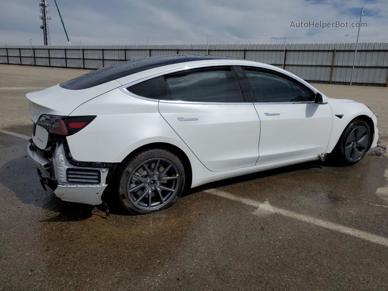 2019 Tesla Model 3  White vin: 5YJ3E1EB6KF433471